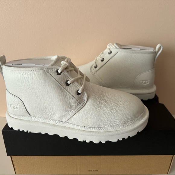 UGG Neumel Pebbled Leather Chukka Boot. Size: 9, 10 - Picture 8 of 12
